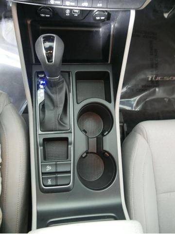 Photo of 2018 Dazzling White Hyundai TUCSON