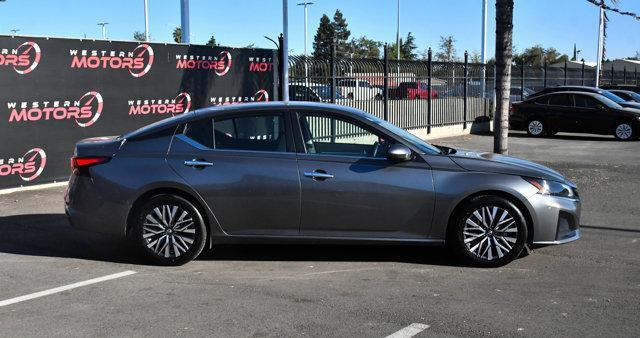 Photo of 2023 Gun Metallic Nissan Altima