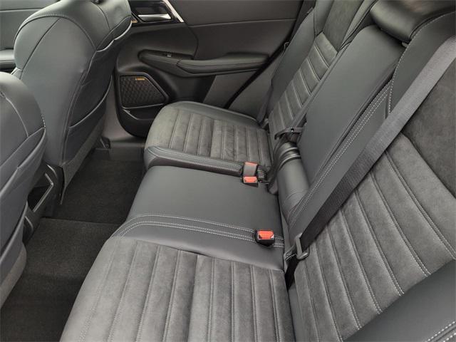 Photo of 2025 Alloy Silver Metallic Mitsubishi Outlander