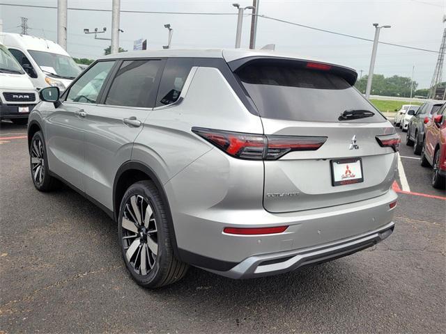 Photo of 2025 Alloy Silver Metallic Mitsubishi Outlander