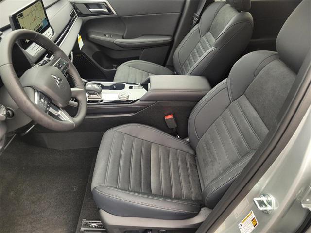 Photo of 2025 Alloy Silver Metallic Mitsubishi Outlander