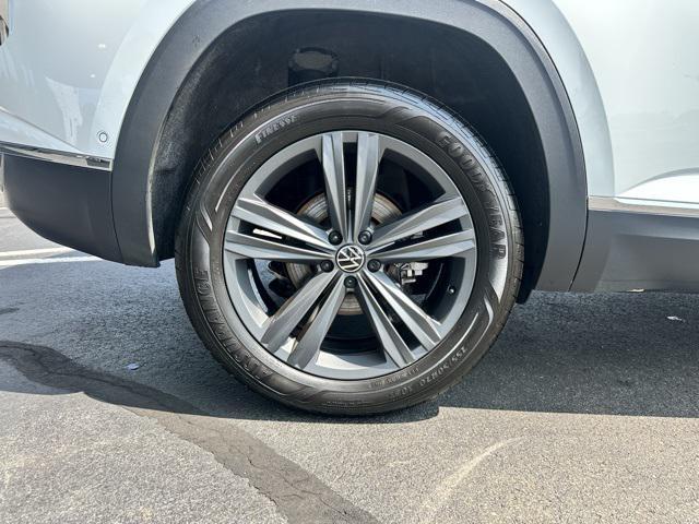 Photo of 2020 Pure White Volkswagen Atlas Cross Sport
