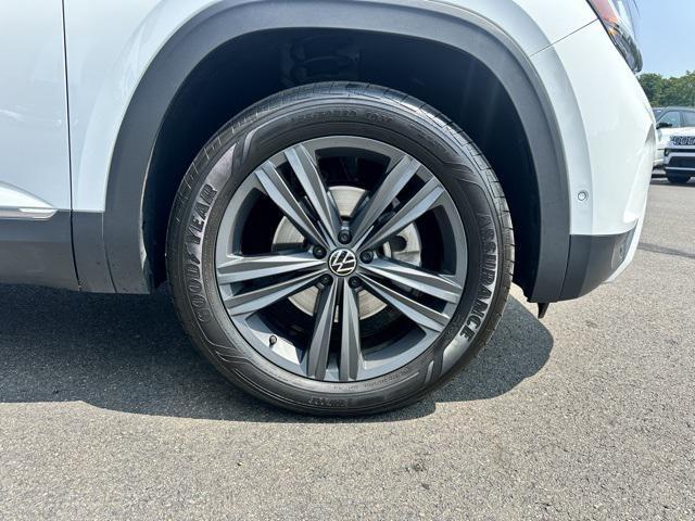 Photo of 2020 Pure White Volkswagen Atlas Cross Sport