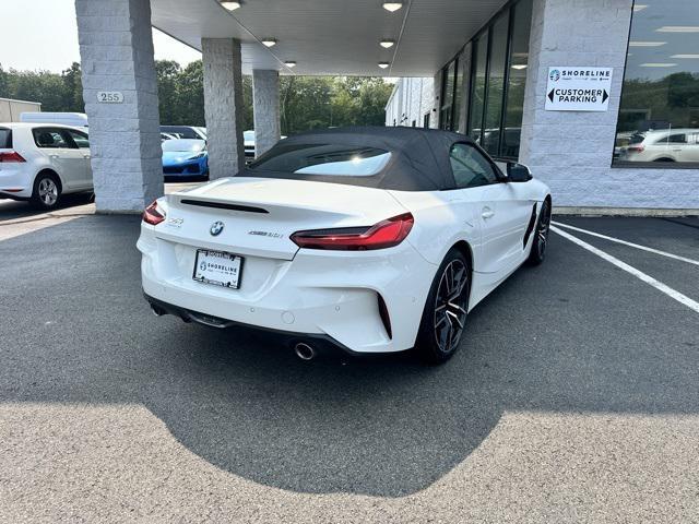 Photo of 2023 Alpine White BMW Z4