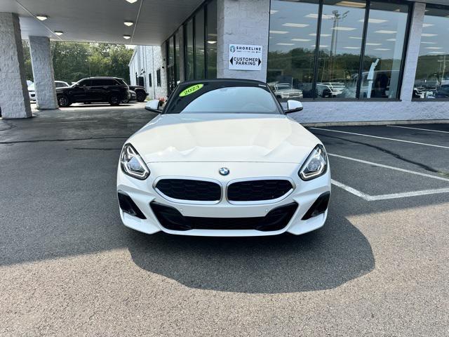 Photo of 2023 Alpine White BMW Z4