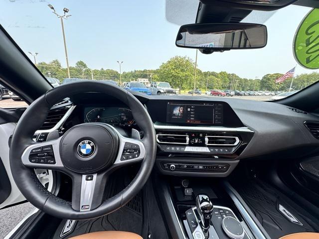 Photo of 2023 Alpine White BMW Z4