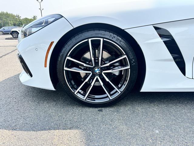 Photo of 2023 Alpine White BMW Z4