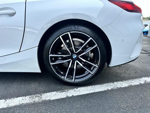 Photo of 2023 Alpine White BMW Z4