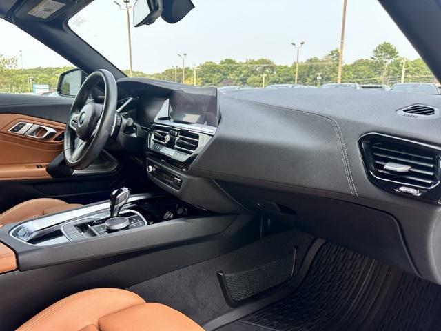 Photo of 2023 Alpine White BMW Z4