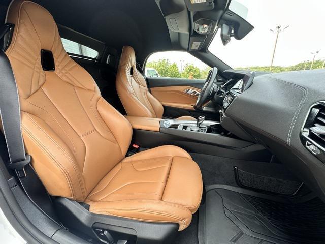 Photo of 2023 Alpine White BMW Z4