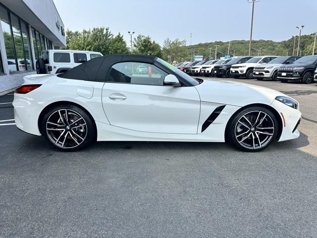Photo of 2023 Alpine White BMW Z4