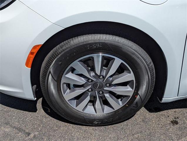 Photo of 2023 Bright White Clearcoat Chrysler Pacifica Hybrid