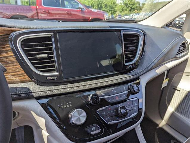 Photo of 2023 Bright White Clearcoat Chrysler Pacifica Hybrid
