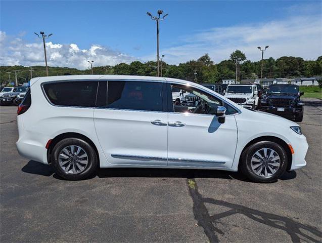 Photo of 2023 Bright White Clearcoat Chrysler Pacifica Hybrid