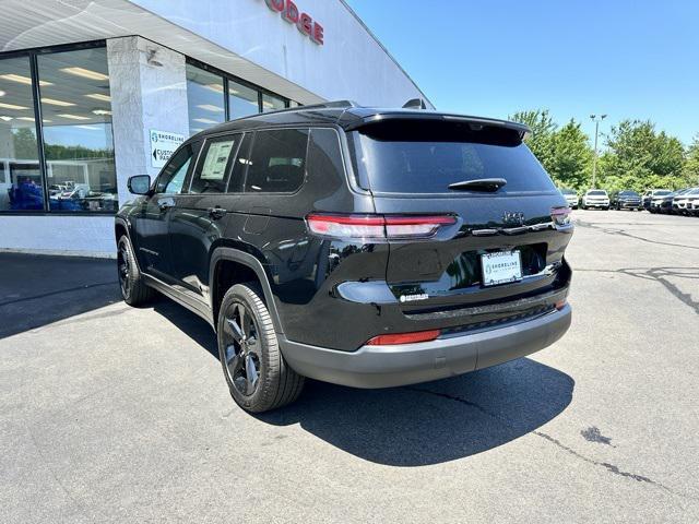 Photo of 2025 Diamond Black Crystal Pearlcoat Jeep Grand Cherokee L