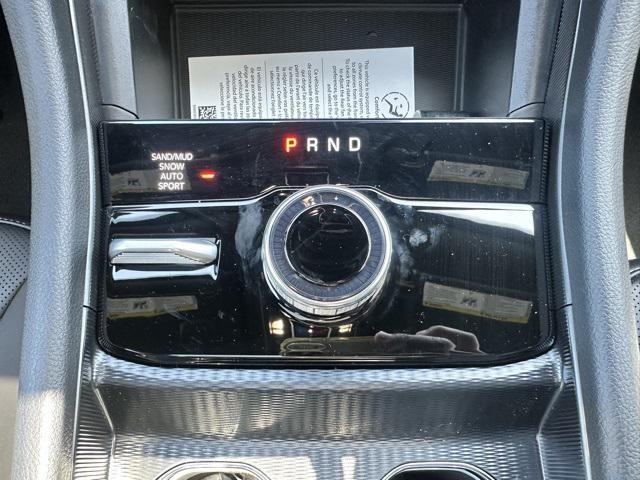 Photo of 2025 Diamond Black Crystal Pearlcoat Jeep Grand Cherokee L