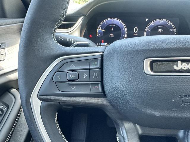 Photo of 2025 Diamond Black Crystal Pearlcoat Jeep Grand Cherokee L
