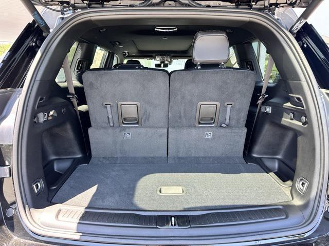 Photo of 2025 Diamond Black Crystal Pearlcoat Jeep Grand Cherokee L