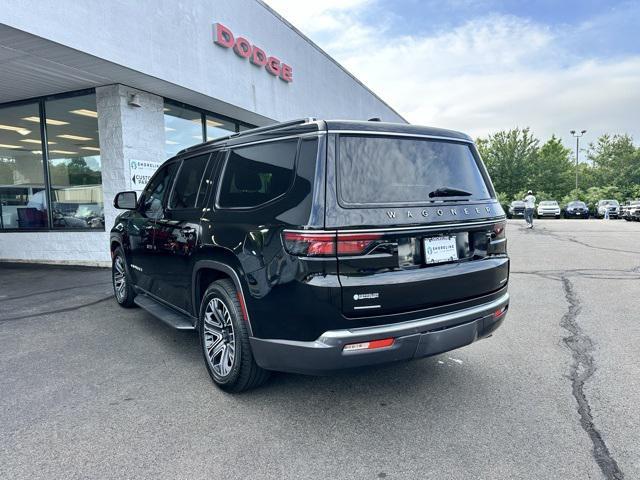 Photo of 2022 Diamond Black Crystal Pearlcoat Jeep Wagoneer