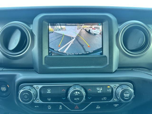 Photo of 2021 Black Clearcoat Jeep Wrangler