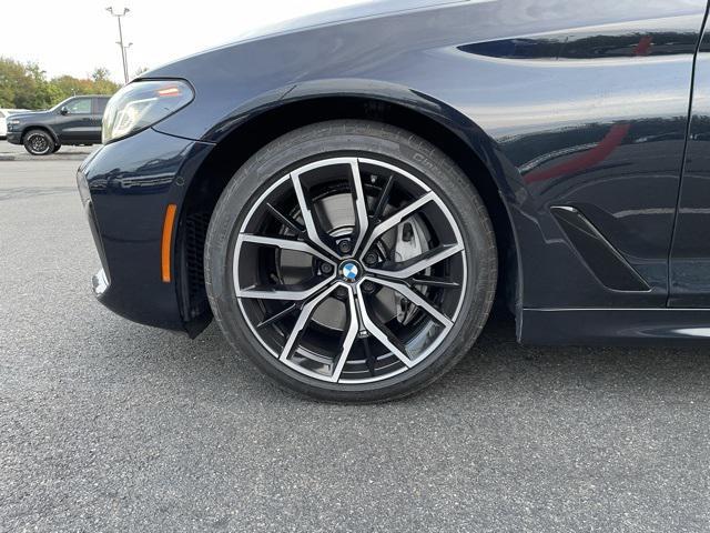 Photo of 2021 Carbon Black Metallic BMW 540