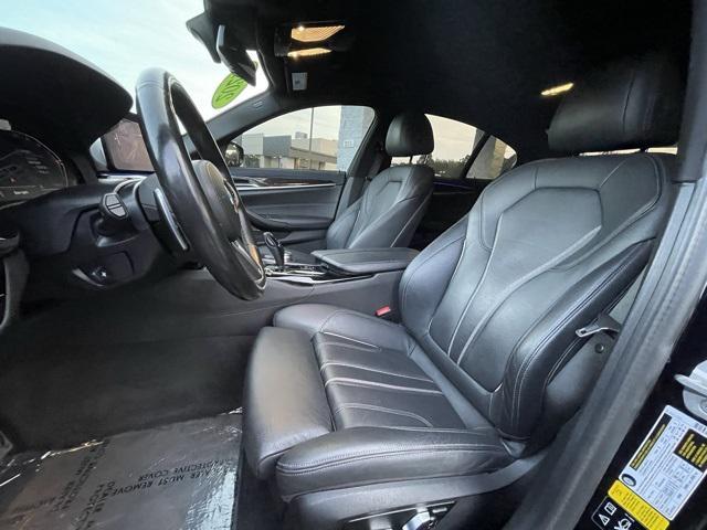 Photo of 2021 Carbon Black Metallic BMW 540