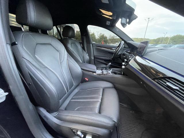 Photo of 2021 Carbon Black Metallic BMW 540