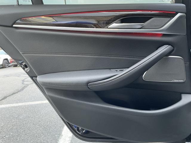 Photo of 2021 Carbon Black Metallic BMW 540