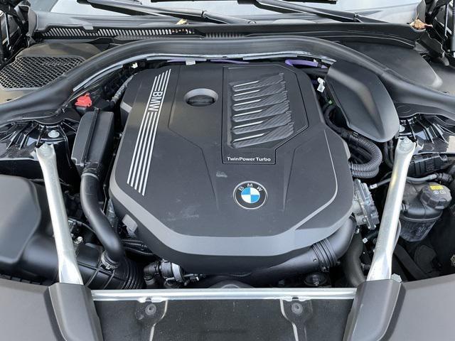 Photo of 2021 Carbon Black Metallic BMW 540