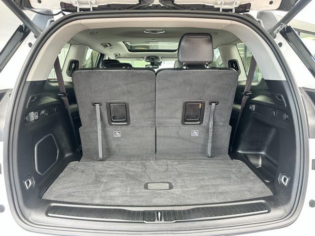 Photo of 2022 Bright White Clearcoat Jeep Grand Cherokee L