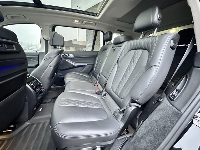 Photo of 2022 Black Sapphire Metallic BMW X7