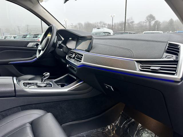 Photo of 2022 Black Sapphire Metallic BMW X7