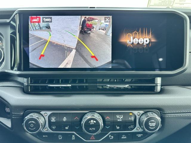 Photo of 2025 Bright White Clearcoat Jeep Wrangler