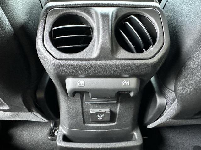 Photo of 2025 Bright White Clearcoat Jeep Wrangler