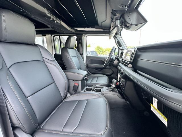 Photo of 2025 Bright White Clearcoat Jeep Wrangler