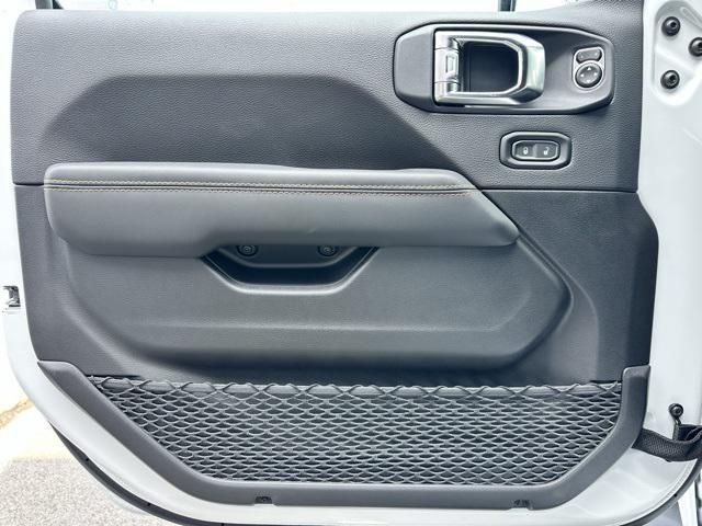 Photo of 2025 Bright White Clearcoat Jeep Wrangler