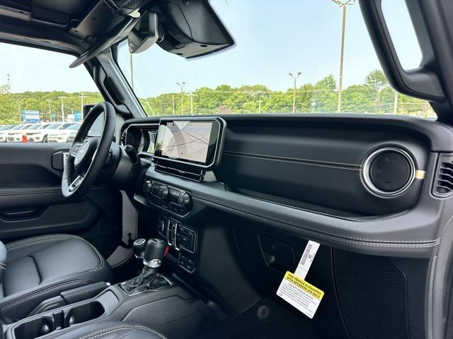 Photo of 2025 Bright White Clearcoat Jeep Wrangler