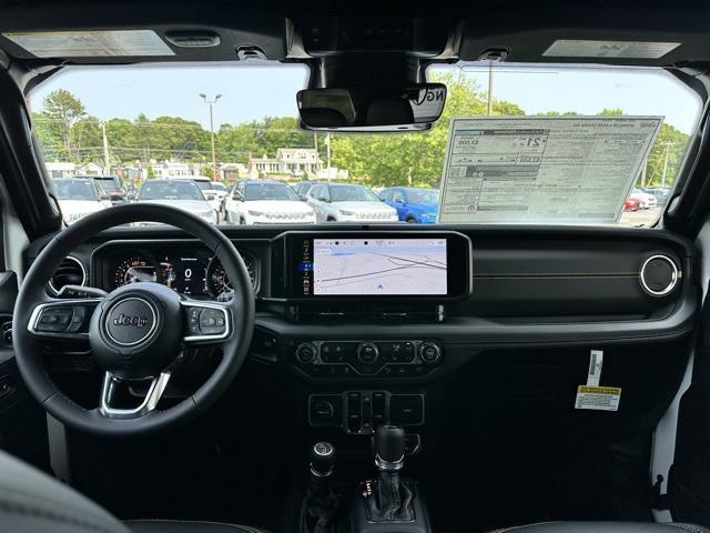 Photo of 2025 Bright White Clearcoat Jeep Wrangler