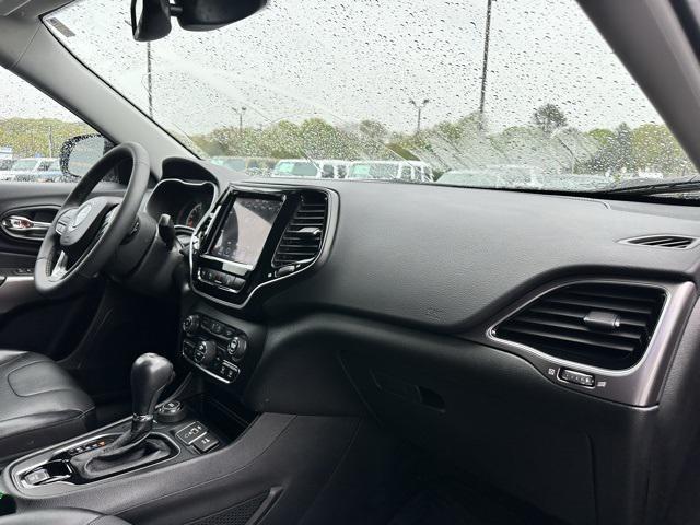 Photo of 2022 Granite Crystal Metallic Clearcoat Jeep Cherokee