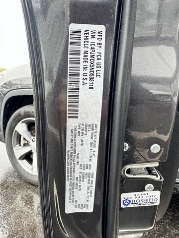 Photo of 2022 Granite Crystal Metallic Clearcoat Jeep Cherokee