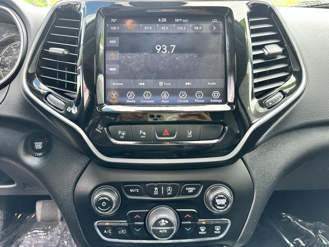 Photo of 2022 Granite Crystal Metallic Clearcoat Jeep Cherokee