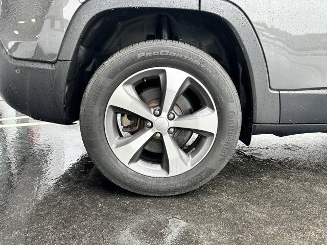 Photo of 2022 Granite Crystal Metallic Clearcoat Jeep Cherokee
