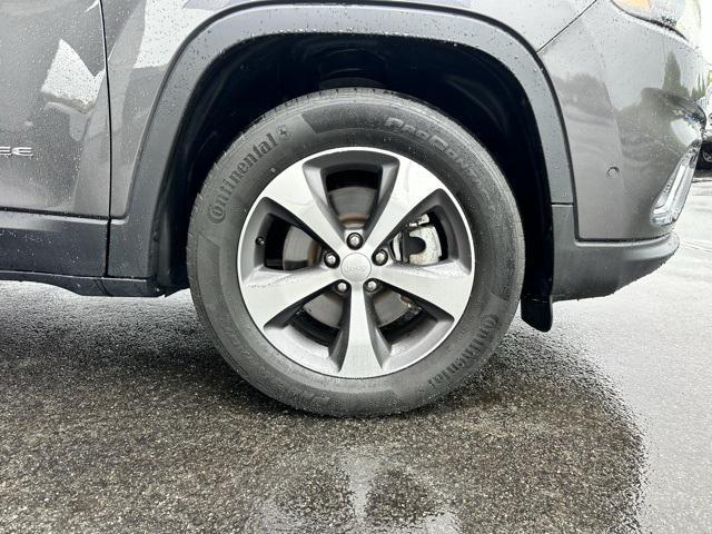 Photo of 2022 Granite Crystal Metallic Clearcoat Jeep Cherokee