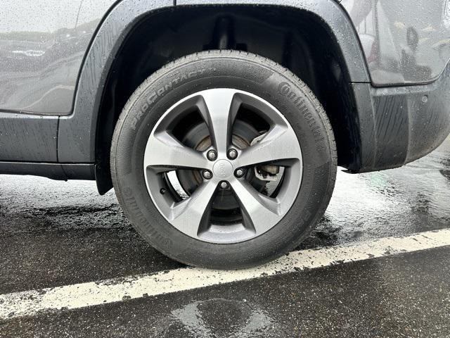 Photo of 2022 Granite Crystal Metallic Clearcoat Jeep Cherokee