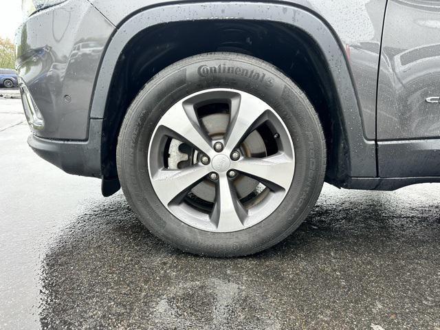 Photo of 2022 Granite Crystal Metallic Clearcoat Jeep Cherokee