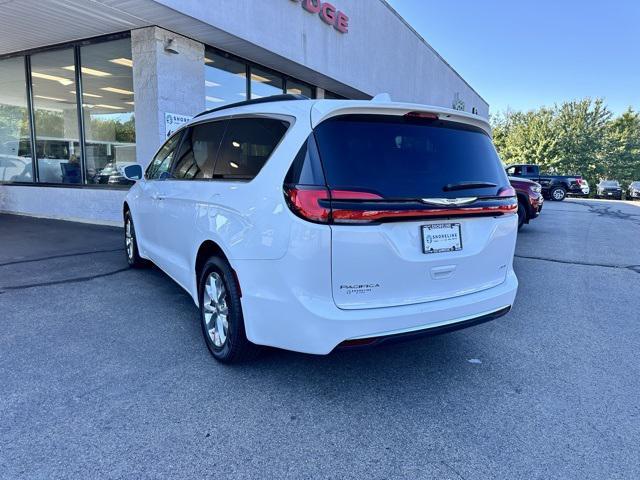 Photo of 2022 Bright White Clearcoat Chrysler Pacifica