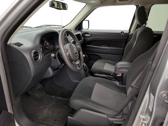 Photo of 2015 Gray Jeep Patriot