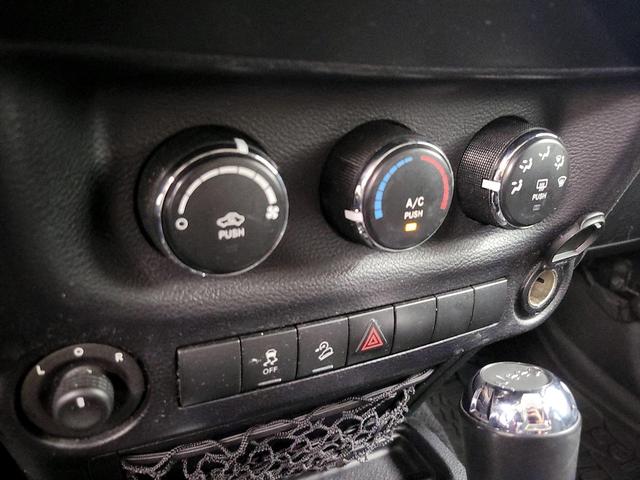 Photo of 2015 Black Jeep Wrangler