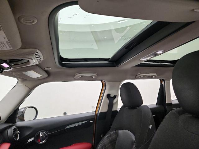 Photo of 2015 Orange MINI Hardtop