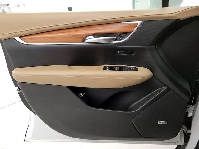 Photo of 2018 White Cadillac XT5